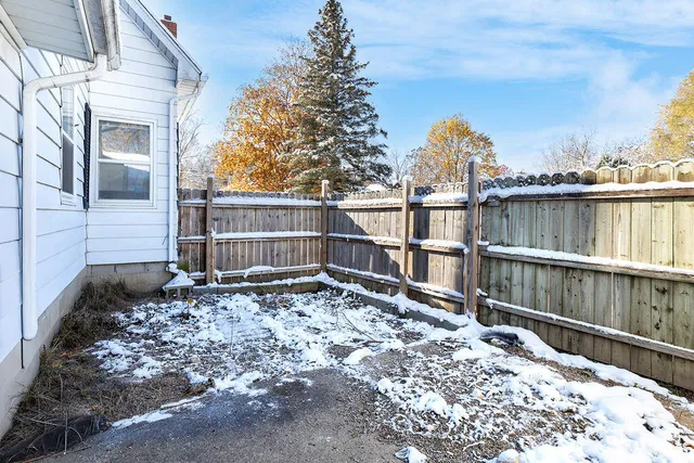 $229,900 | 735 East Marshall Street, Hastings, MI 49058