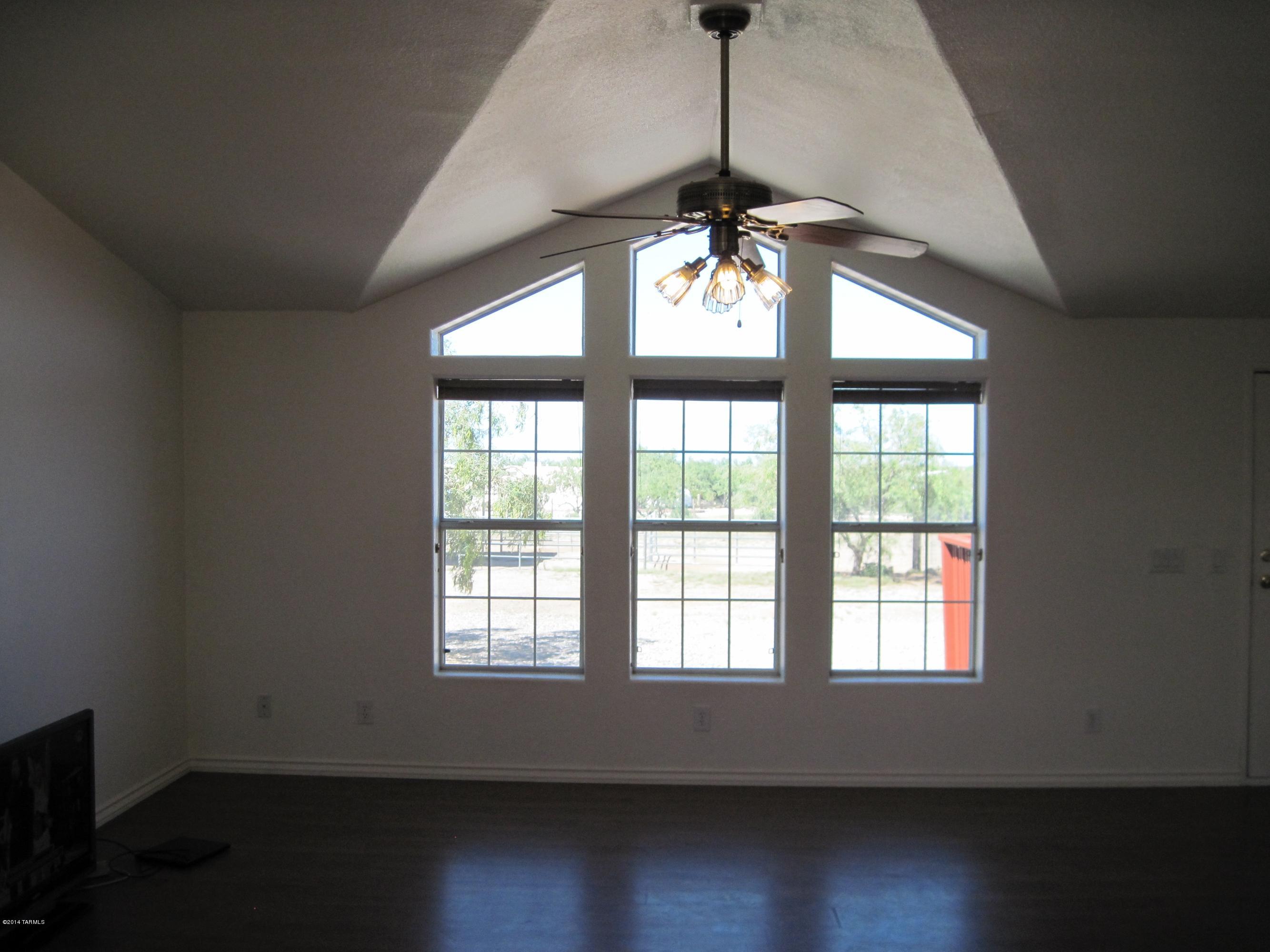 1947 West Thunder Road Vail, AZ 85641 - Photo 8 of 17 Gallery Image 8