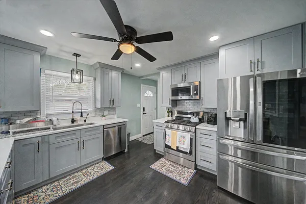 $489,999 | 581 Welter Drive, Wood Dale, IL 60191