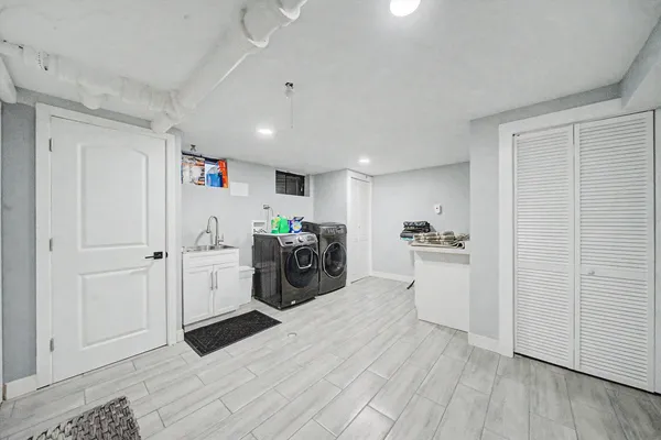 $489,999 | 581 Welter Drive, Wood Dale, IL 60191