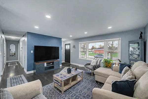$489,999 | 581 Welter Drive, Wood Dale, IL 60191