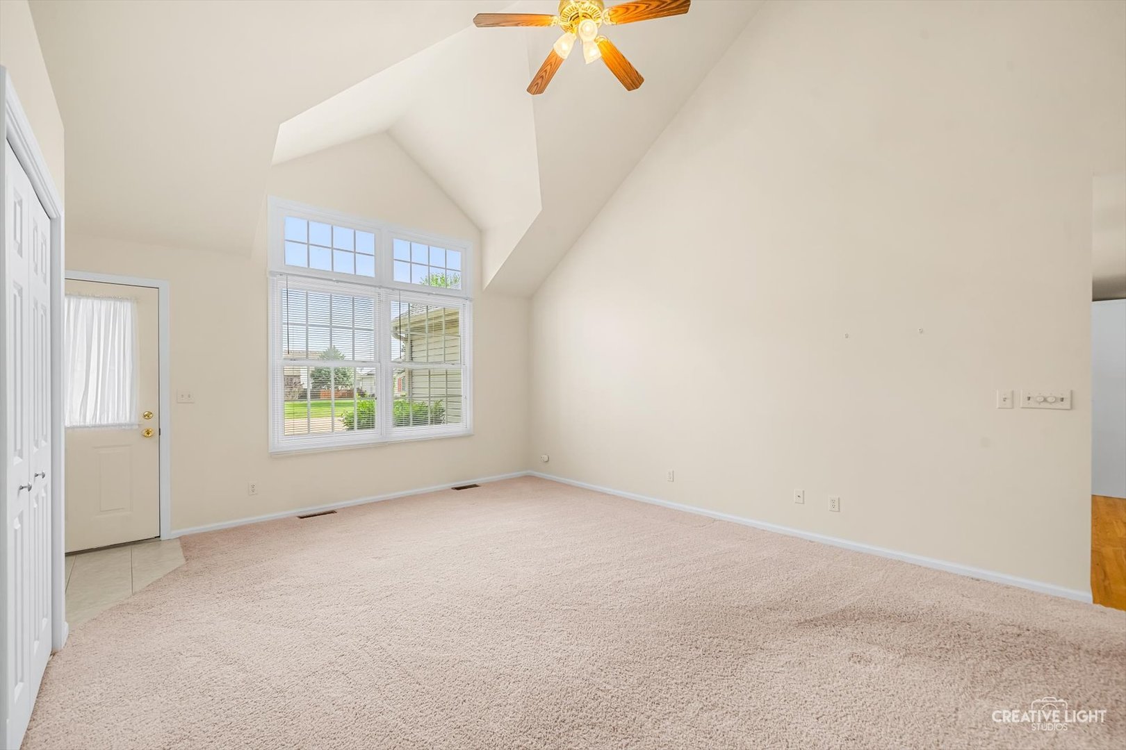 714 East Knights Road Sandwich, IL 60548 - Photo 17 of 33 an empty room with windows and entrance