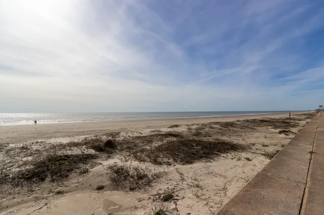 $125,000 | 6102 Seawall Boulevard, Unit 140, Galveston, TX 77551