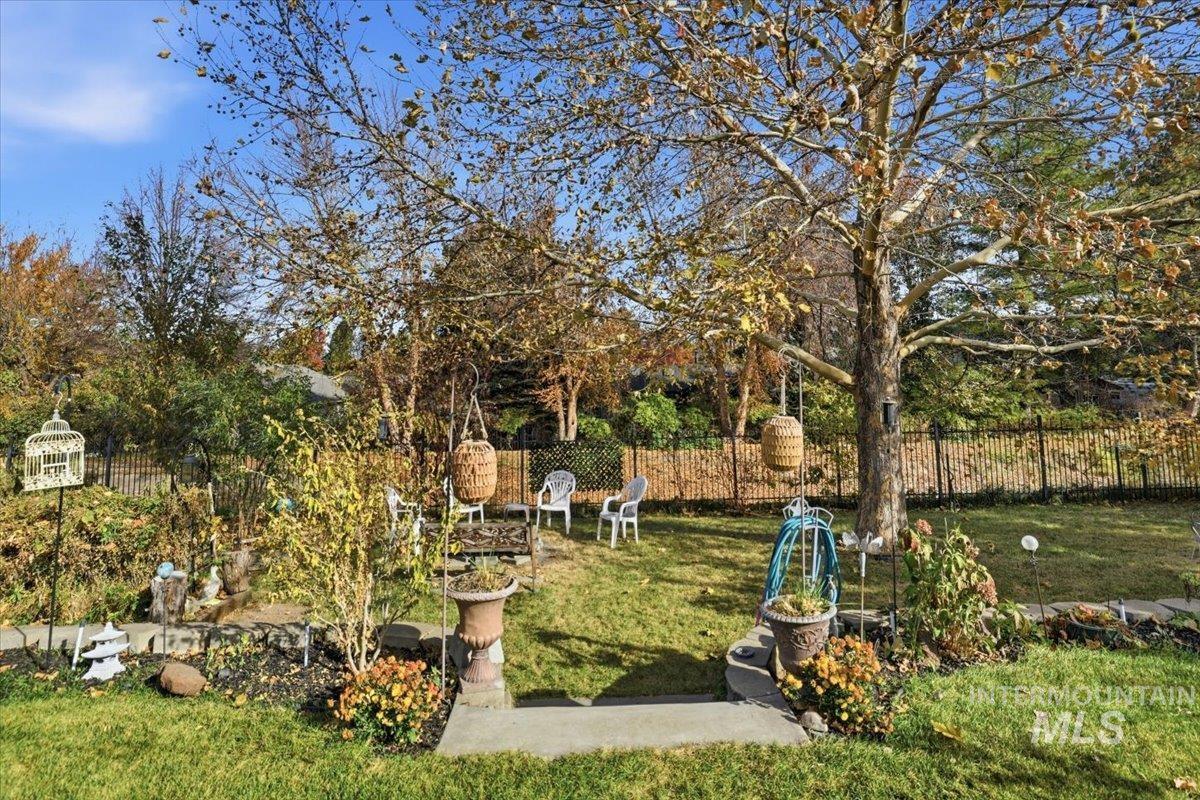 2676 South Velvet Falls Way Meridian, ID 83642 - Photo 39 of 49