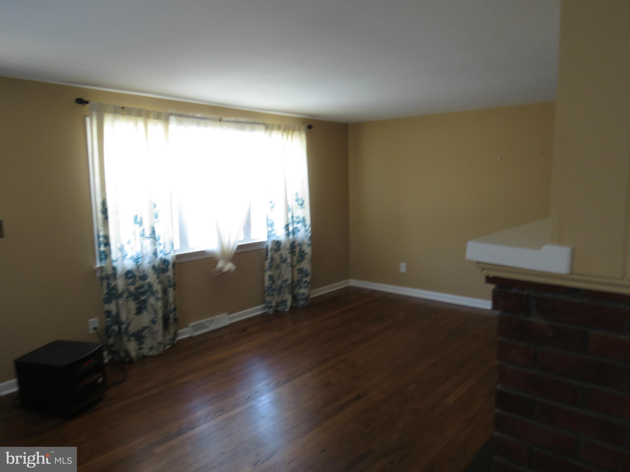 215 Maloney Road Elkton, MD 21921 - Photo 4 of 12 Living Room