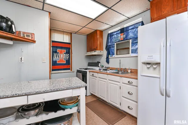 $105,000 | 2119 West Clarke Avenue, West Peoria, IL 61604