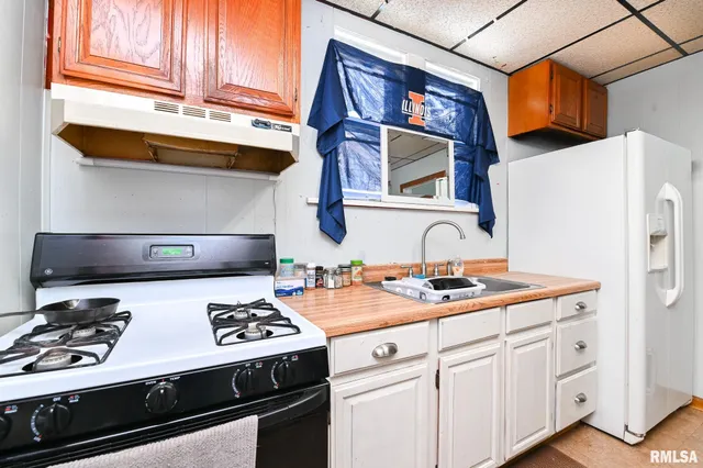 $105,000 | 2119 West Clarke Avenue, West Peoria, IL 61604