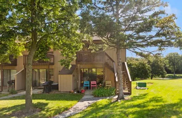 $79,900 | 46 Nassau Colony, Unit 9, Fox Lake, IL 60020
