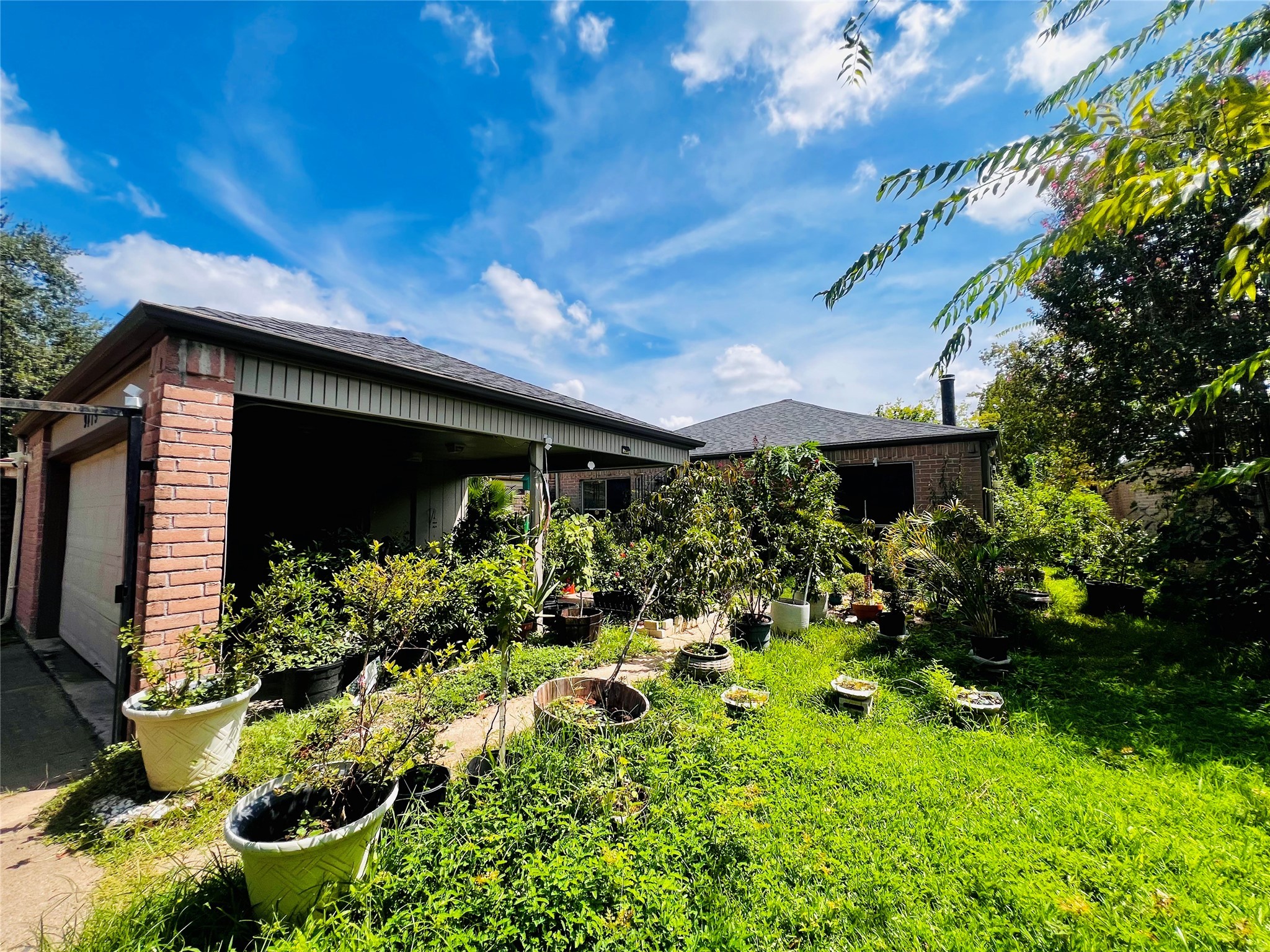 9415 Danforth Way Houston, TX 77083 - Photo 2 of 10 a view of a garden with plants