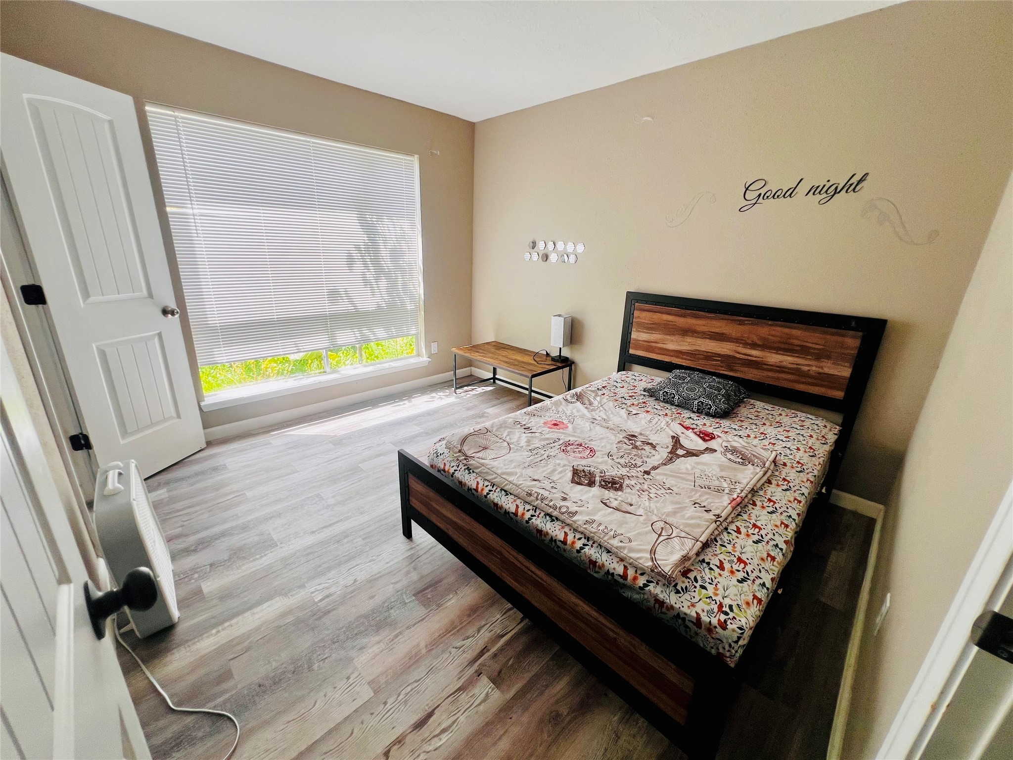 9415 Danforth Way Houston, TX 77083 - Photo 7 of 10 a view of a living room