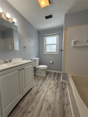 $1,950 | 14 Saratoga Avenue, Unit 3, Pawtucket, RI 02861