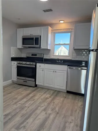 $1,950 | 14 Saratoga Avenue, Unit 3, Pawtucket, RI 02861