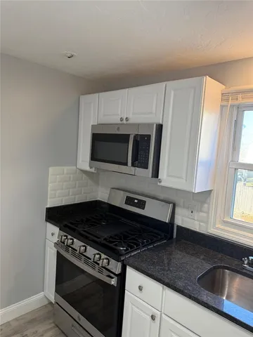 $1,950 | 14 Saratoga Avenue, Unit 3, Pawtucket, RI 02861