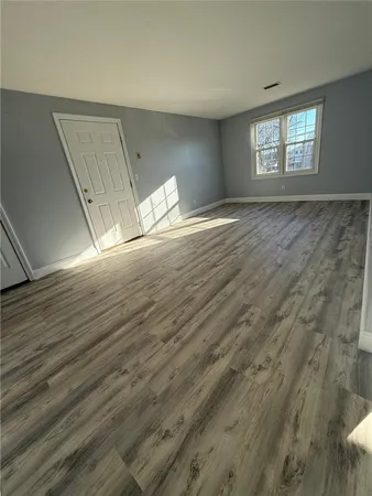 $1,950 | 14 Saratoga Avenue, Unit 3, Pawtucket, RI 02861