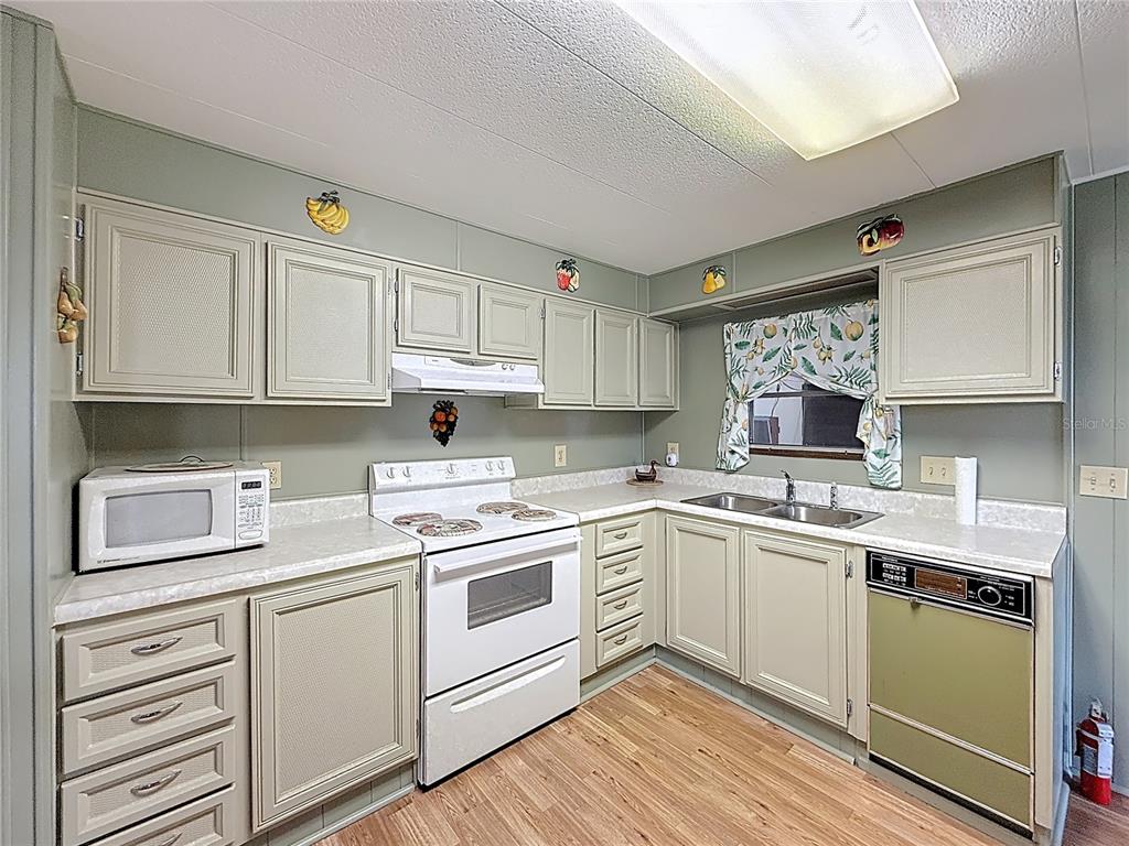 1231 Elkhart Circle Tavares, FL 32778 - Photo 13 of 59