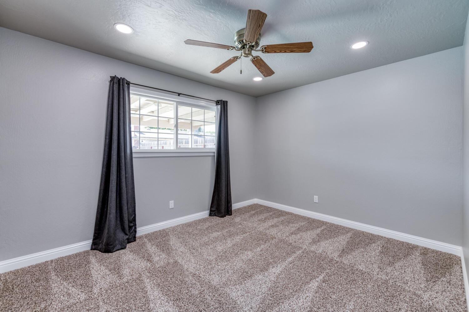 1626 Bliss Avenue Clovis, CA 93611 - Photo 21 of 31 en empty room with windows and ceiling fan
