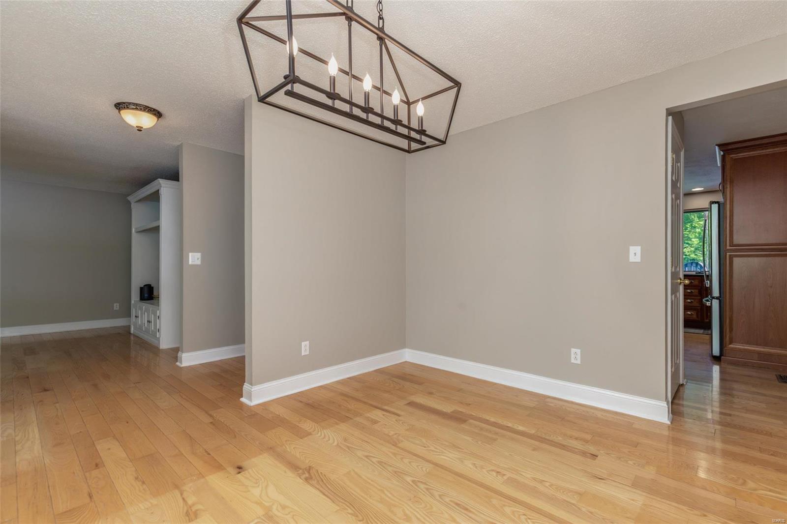 511 Bitterfield Drive Ballwin, MO 63011 - Photo 4 of 28