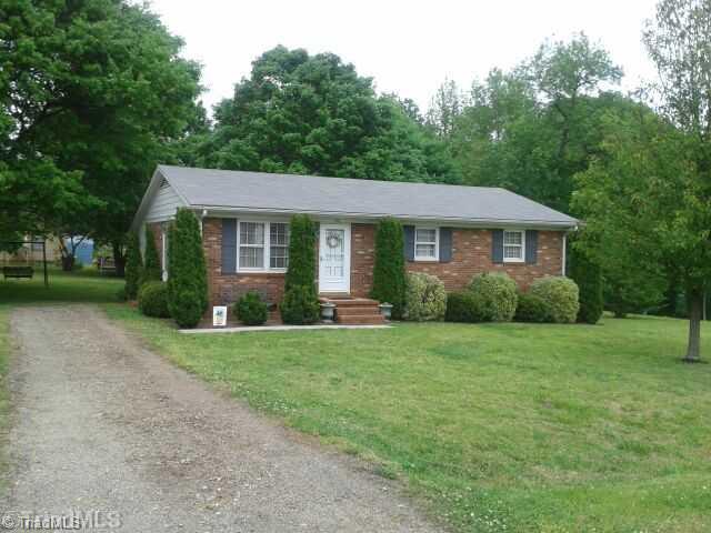 102 South Avondale Road Lexington, NC 27292 - Photo 1 of 12 Exterior Front.
