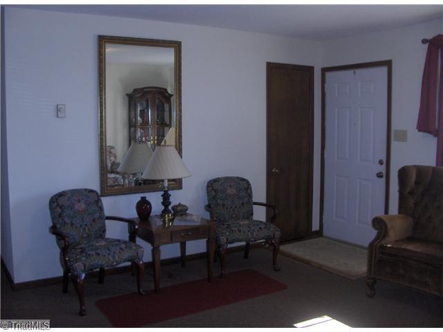 102 South Avondale Road Lexington, NC 27292 - Photo 3 of 12 Living Room. view to the front door