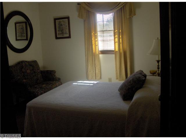 102 South Avondale Road Lexington, NC 27292 - Photo 8 of 12 2nd Bedroom.