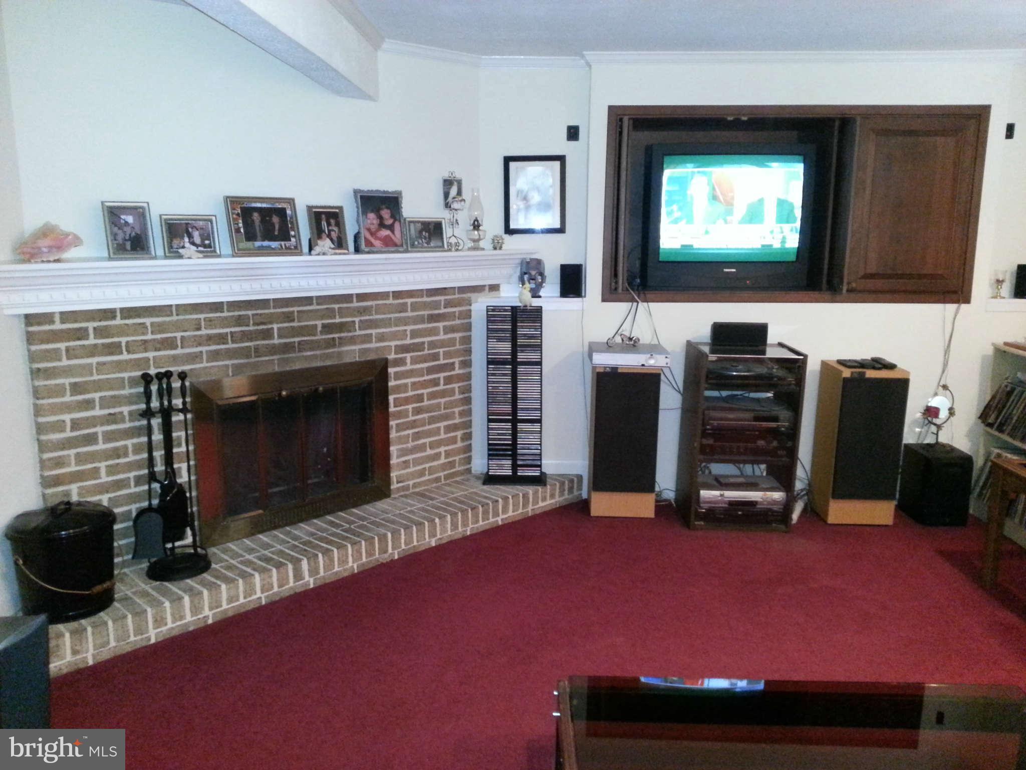 110 Harrison Road Sterling, VA 20164 - Photo 8 of 8 Family Room