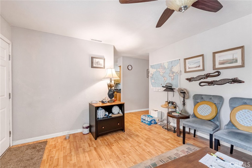 1624 B Street Fresno, CA 93706 - Photo 20 of 32 a living room with furniture and painting on the wall