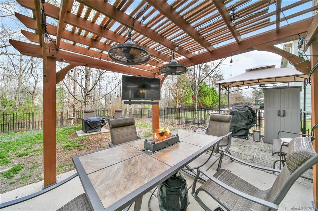 2162 Bluebell Way Tega Cay, SC 29708 - Photo 35 of 37 a living room with patio furniture