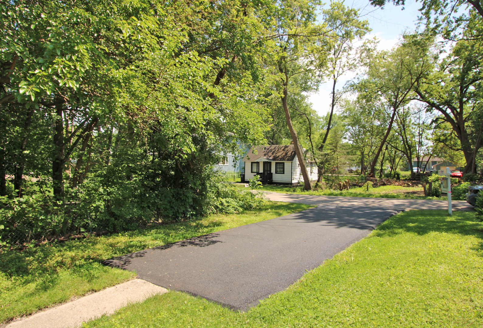 338 East Lakeview Avenue Round Lake Beach, IL 60073 - Photo 9 of 35