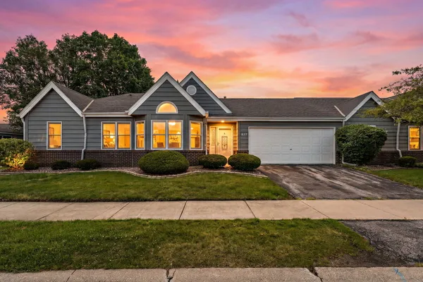 $199,900 | 827 Kenmare Parkway, Crown Point, IN 46307