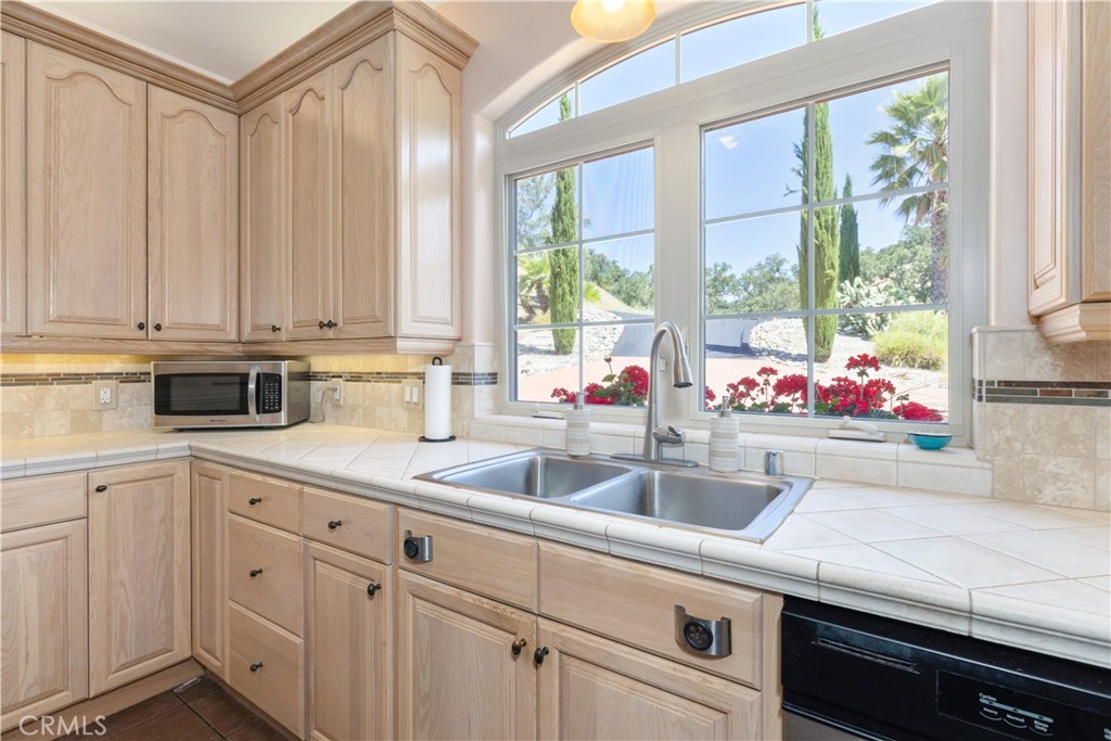 9905 Corriente Road Atascadero, CA 93422 - Photo 15 of 53