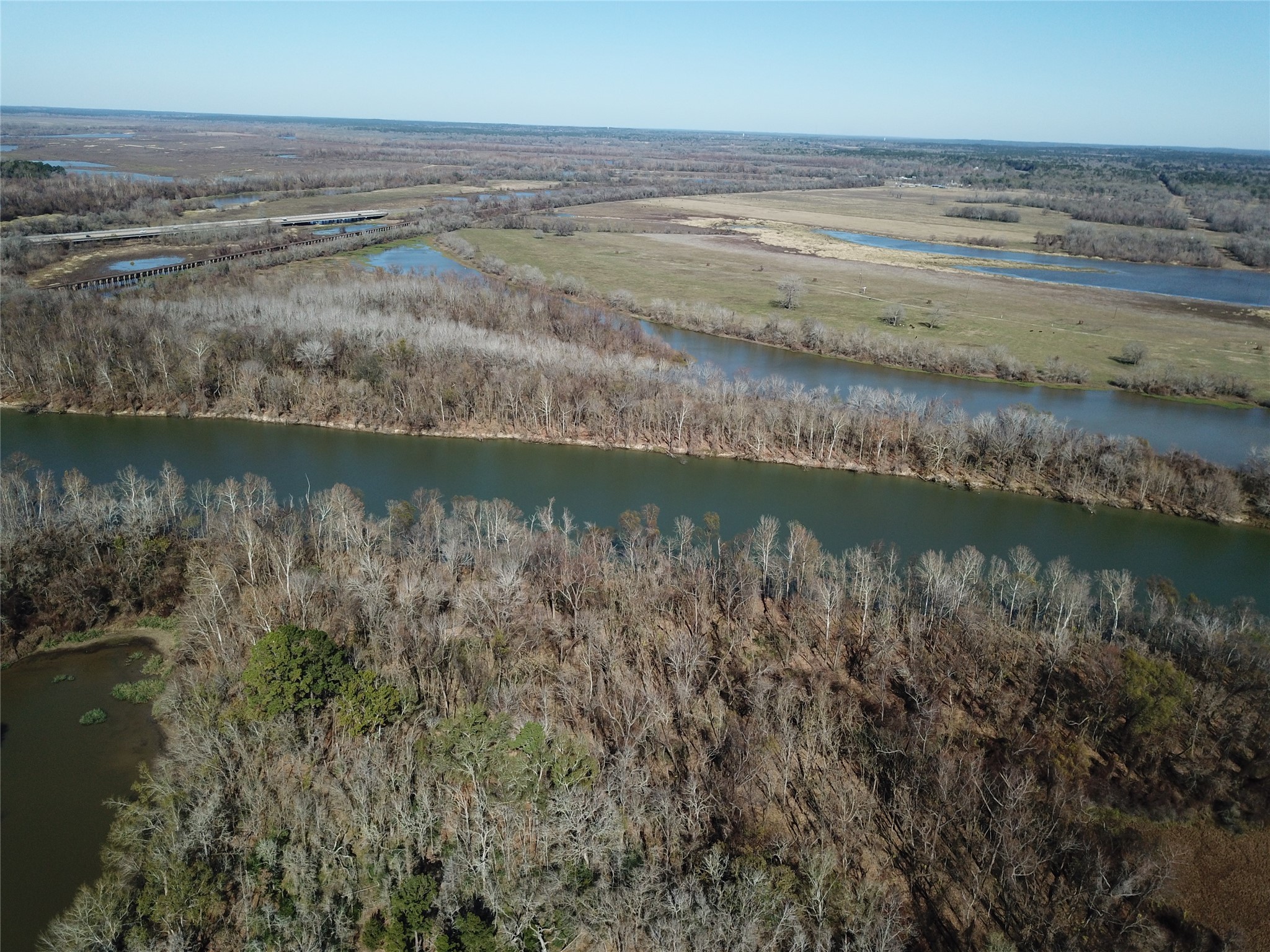 55 Lake Road Huntsville, TX 77320 - Photo 44 of 50 a view of a lake with a beach