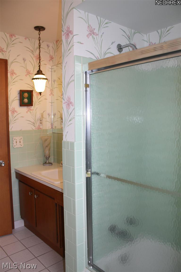 5264 Harper Road Solon, OH 44139 - Photo 15 of 25 main bath