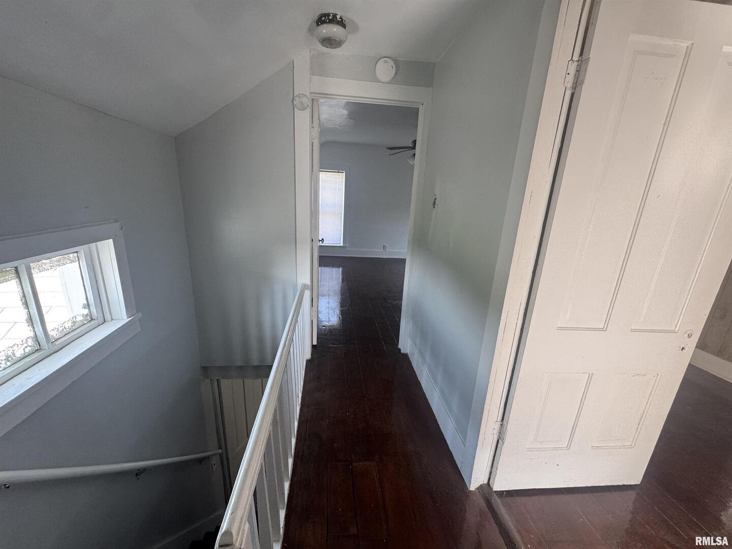 302 Coeburg Street Rio, IL 61472 - Photo 17 of 24 a view of a hallway