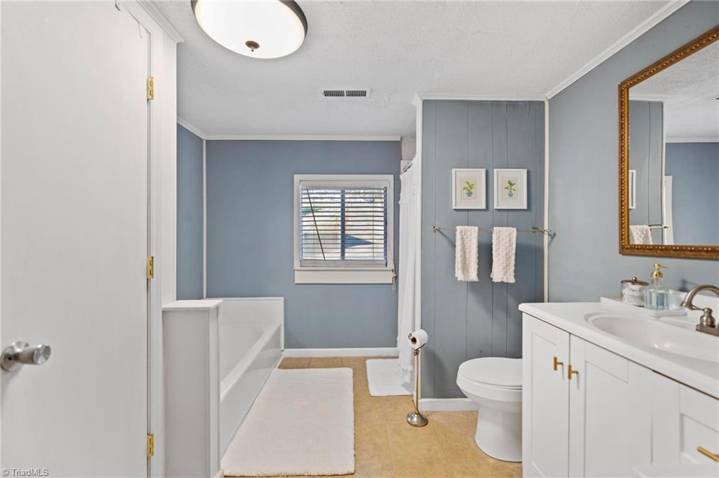 415 Riverside Drive Lexington, NC 27292 - Photo 13 of 32