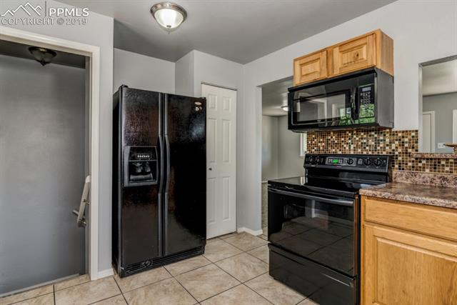 530 Yellowstone Road Colorado Springs, CO 80910 - Photo 5 of 17