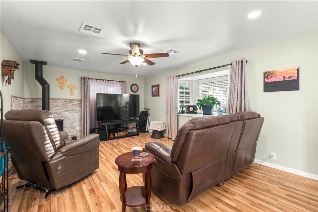 705 Elm Street Tehachapi, CA 93561 - Photo 11 of 26