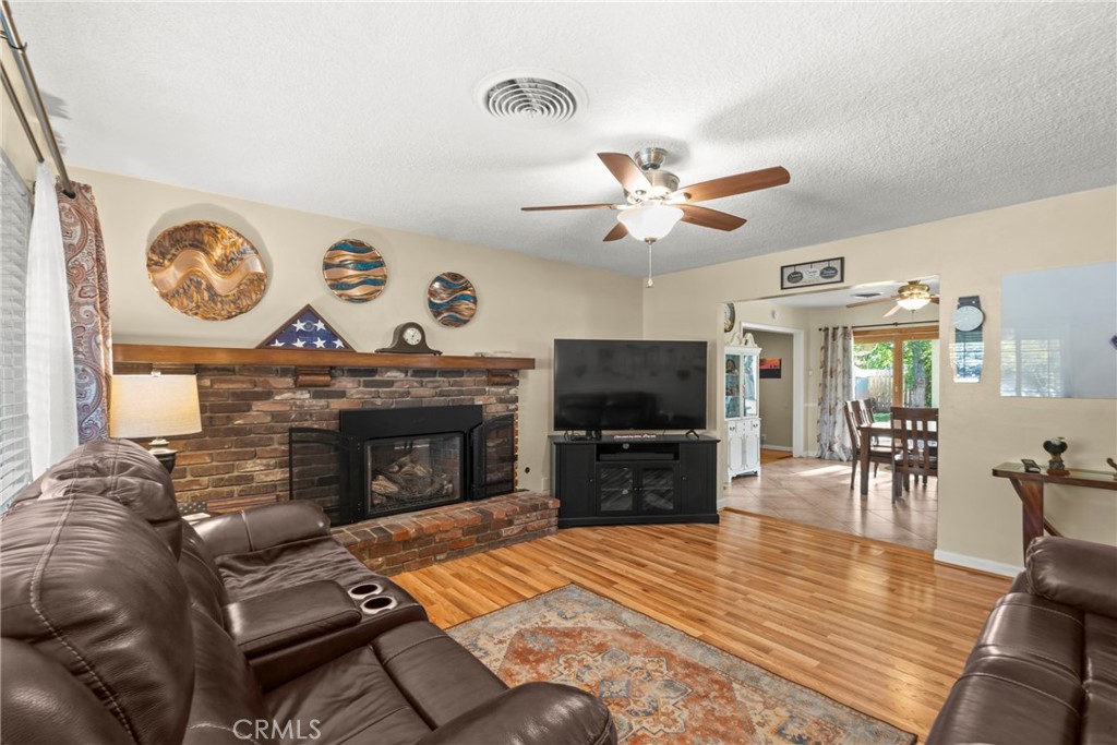 705 Elm Street Tehachapi, CA 93561 - Photo 3 of 26
