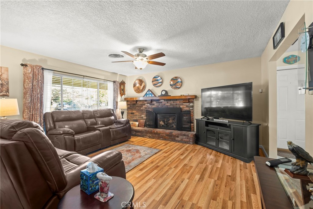 705 Elm Street Tehachapi, CA 93561 - Photo 4 of 26