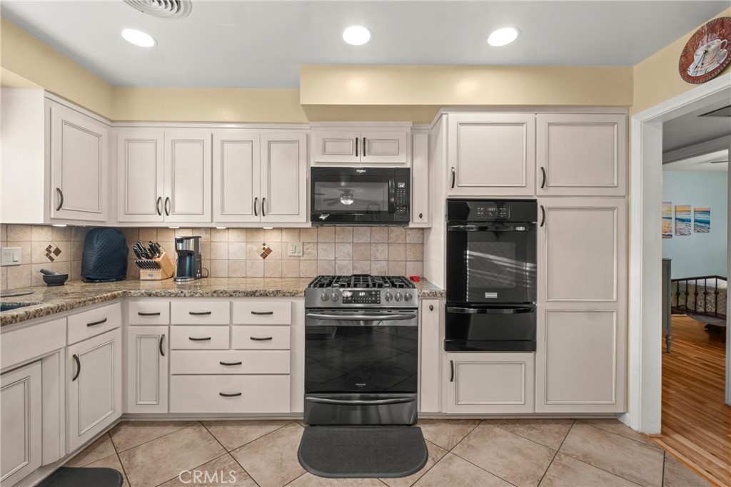 705 Elm Street Tehachapi, CA 93561 - Photo 8 of 26