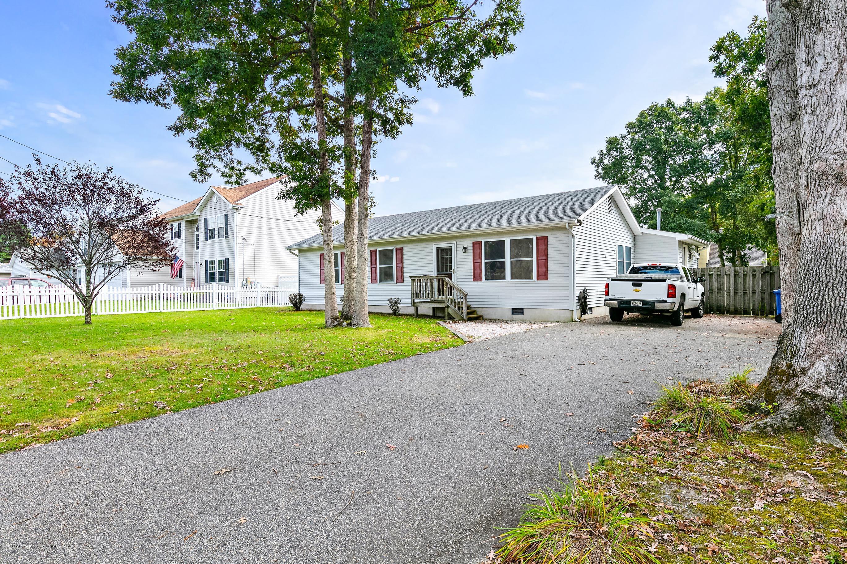 121 Wave Road Manahawkin, NJ 08050 - Photo 3 of 40 121WaveOnline-2