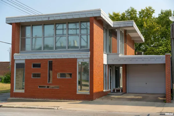 $275,000 | 314 Pulaski Street, Lincoln, IL 62656