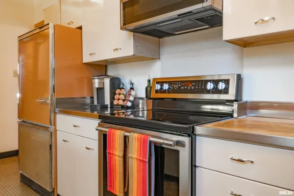 $275,000 | 314 Pulaski Street, Lincoln, IL 62656