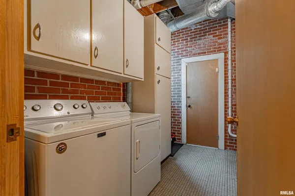 $275,000 | 314 Pulaski Street, Lincoln, IL 62656