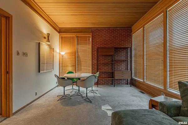 $275,000 | 314 Pulaski Street, Lincoln, IL 62656