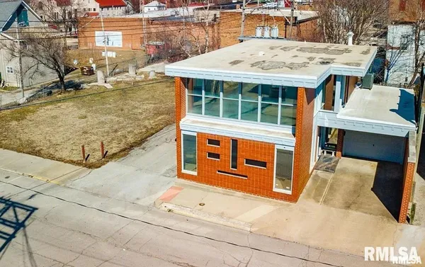 $275,000 | 314 Pulaski Street, Lincoln, IL 62656