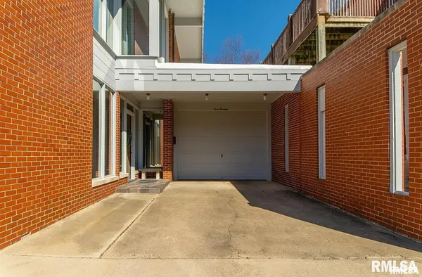 $275,000 | 314 Pulaski Street, Lincoln, IL 62656