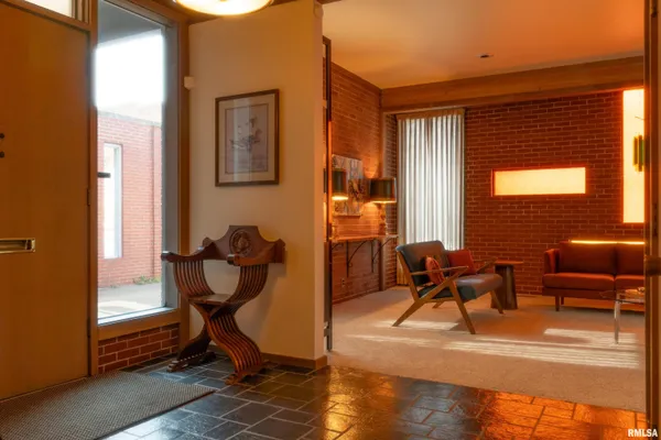 $275,000 | 314 Pulaski Street, Lincoln, IL 62656