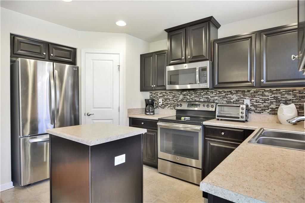 264 Long Ridge Drive Coraopolis, PA 15108 - Photo 11 of 25 Kitchen