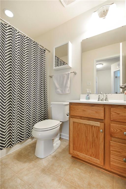 264 Long Ridge Drive Coraopolis, PA 15108 - Photo 19 of 25 Hallway Full Bathroom