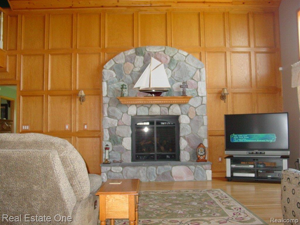 673 State Park Road Ortonville, MI 48462 - Photo 6 of 22 GREAT ROOM F.P.